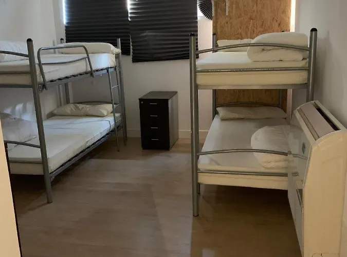 Hostel Bilbao Central Hostel *